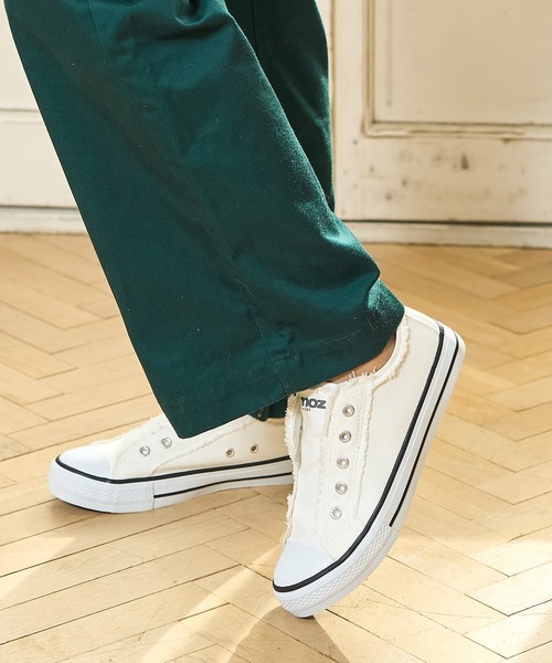 moz(モズ)の「moz(モズ)ひも無しキャンバススニーカー(スニーカー・レディース・ホワイト/ブラック/グレー/マスタード/ベージュ/ライトグリーン/オレンジ/チャコールグレー/ブラック系その他・23.5cm/24.0cm/24.5cm/22.5cm/23.0cm)」の19枚目の写真