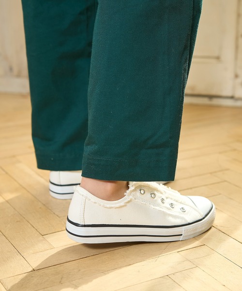 moz(モズ)の「moz(モズ)ひも無しキャンバススニーカー(スニーカー・レディース・ホワイト/ブラック/グレー/マスタード/ベージュ/ライトグリーン/オレンジ/チャコールグレー/ブラック系その他・23.5cm/24.0cm/24.5cm/22.5cm/23.0cm)」の22枚目の写真