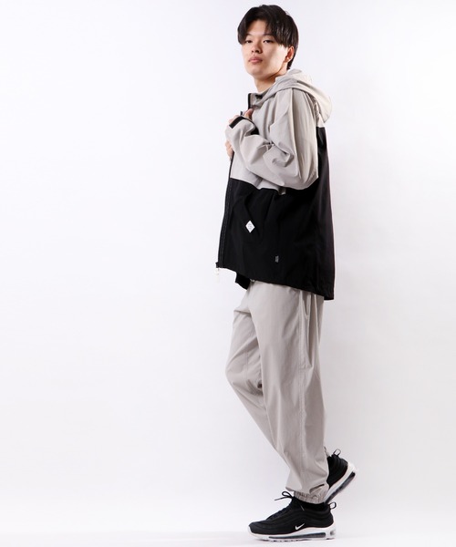 POWER TO THE PEOPLE（パワートゥーザピープル）の「POWER TO THE PEOPLE MOVINGナイロンジョガーパンツ（その他パンツ・メンズ・ブラウン/ライトグレー/ブラック・M/LL/L）」の21枚目の写真