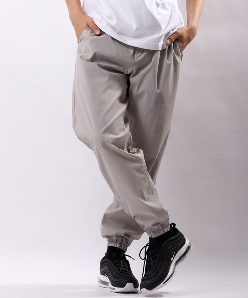 POWER TO THE PEOPLE（パワートゥーザピープル）の「POWER TO THE PEOPLE MOVINGナイロンジョガーパンツ（その他パンツ・メンズ・ブラウン/ライトグレー/ブラック・M/LL/L）」の16枚目の写真