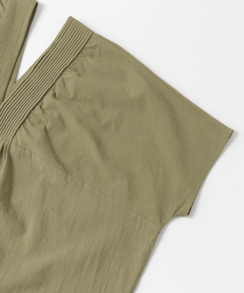 URBAN RESEARCH DOORS（アーバンリサーチドアーズ）の「ピンタックギャザーVネックブラウス（シャツ/ブラウス・レディース・ブラック/オフホワイト/カーキ・ONE）」の10枚目の写真