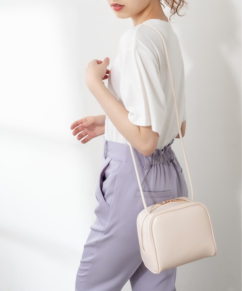 OLIVE des OLIVE（オリーブデオリーブ）の「キューブショルダーバッグ（ショルダーバッグ・レディース・オフホワイト/ブラック/ダークブラウン・FREE）」の5枚目の写真