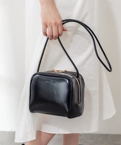 OLIVE des OLIVE（オリーブデオリーブ）の「キューブショルダーバッグ（ショルダーバッグ・レディース・オフホワイト/ブラック/ダークブラウン・FREE）」の6枚目の写真