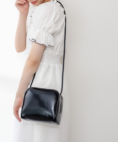 OLIVE des OLIVE（オリーブデオリーブ）の「キューブショルダーバッグ（ショルダーバッグ・レディース・オフホワイト/ブラック/ダークブラウン・FREE）」の7枚目の写真