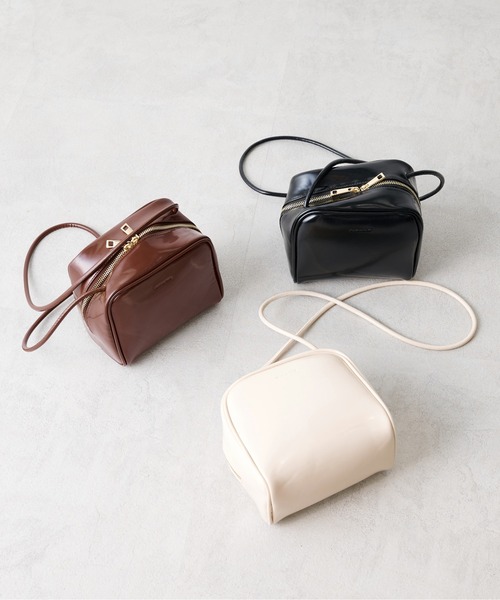 OLIVE des OLIVE（オリーブデオリーブ）の「キューブショルダーバッグ（ショルダーバッグ・レディース・オフホワイト/ブラック/ダークブラウン・FREE）」の10枚目の写真