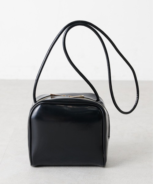 OLIVE des OLIVE（オリーブデオリーブ）の「キューブショルダーバッグ（ショルダーバッグ・レディース・オフホワイト/ブラック/ダークブラウン・FREE）」の13枚目の写真