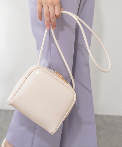 OLIVE des OLIVE（オリーブデオリーブ）の「キューブショルダーバッグ（ショルダーバッグ・レディース・オフホワイト/ブラック/ダークブラウン・FREE）」の21枚目の写真