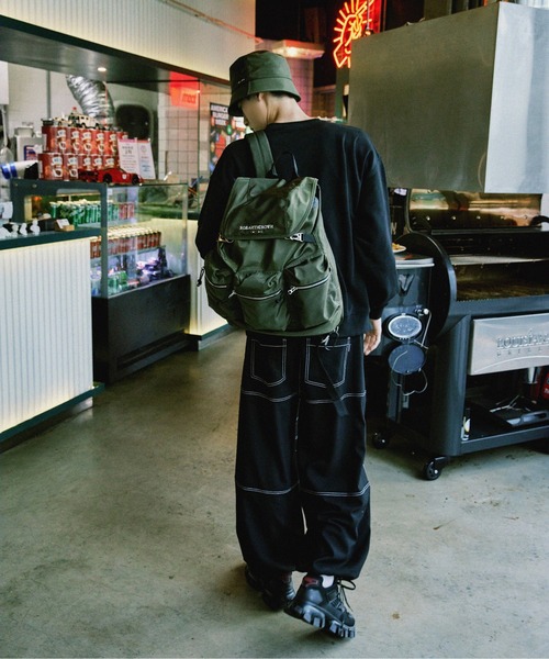 ROMANTIC CROWN（ロマンティッククラウン）の「【ROMANTIC CROWN】GLOSS MINIMAL BACKPACK / ロマンティッククラウン グロス ミニマル ナイロン バックパック（バックパック/リュック・メンズ・ブラック/カーキ・FREE）」の4枚目の写真