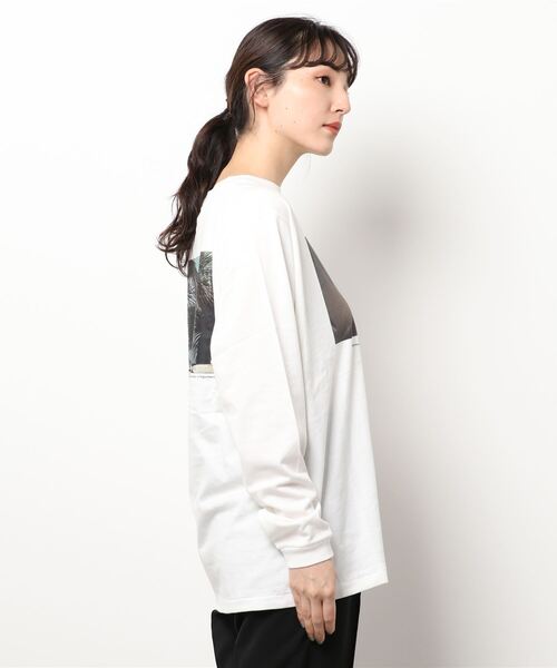 ＋81BRANCA（ハチイチブランカ）の「【+81BRANCA/ハチイチブランカ】Window photo Tシャツ（Tシャツ/カットソー・レディース・ホワイト・FREE）」の3枚目の写真