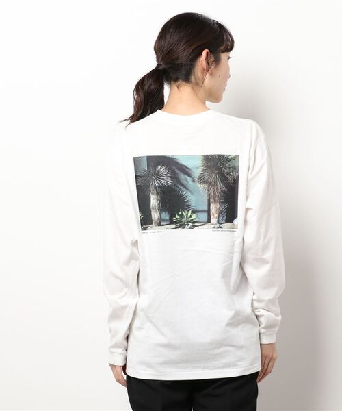 ＋81BRANCA（ハチイチブランカ）の「【+81BRANCA/ハチイチブランカ】Window photo Tシャツ（Tシャツ/カットソー・レディース・ホワイト・FREE）」の2枚目の写真