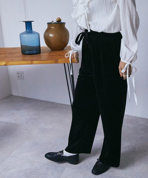 toucher du brise（トゥシェドブリーズ）の「【コーデュロイ風】ベロアウエストゴムワイドパンツ（その他パンツ・レディース・ブラック/ブラウン・M）」の2枚目の写真