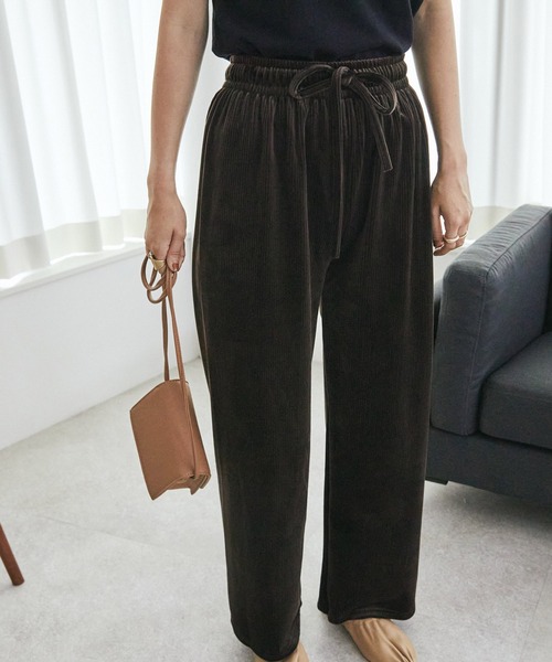 toucher du brise（トゥシェドブリーズ）の「【コーデュロイ風】ベロアウエストゴムワイドパンツ（その他パンツ・レディース・ブラック/ブラウン・M）」の11枚目の写真