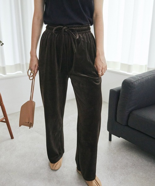 toucher du brise（トゥシェドブリーズ）の「【コーデュロイ風】ベロアウエストゴムワイドパンツ（その他パンツ・レディース・ブラック/ブラウン・M）」の6枚目の写真