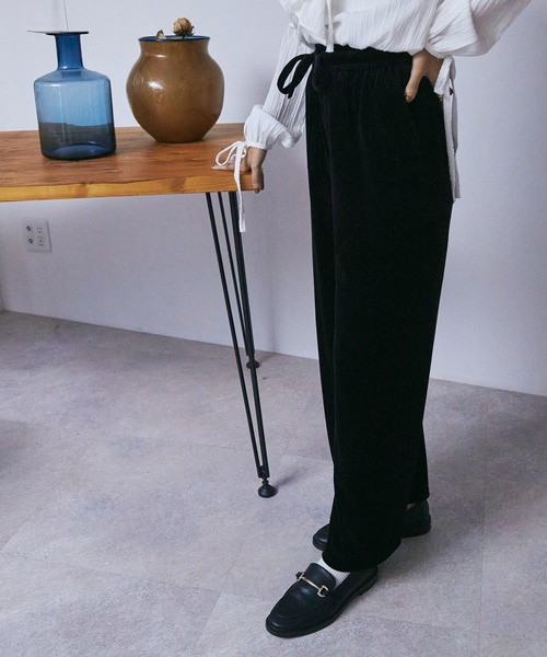 toucher du brise（トゥシェドブリーズ）の「【コーデュロイ風】ベロアウエストゴムワイドパンツ（その他パンツ・レディース・ブラック/ブラウン・M）」の7枚目の写真
