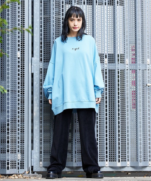 X-girl(エックスガール)の「CURSIVE LOGO OVERSIZED SWEAT TOP(スウェット・レディース・ライトブルー/ブラック/アッシュ・ONE SIZE)」の8枚目の写真