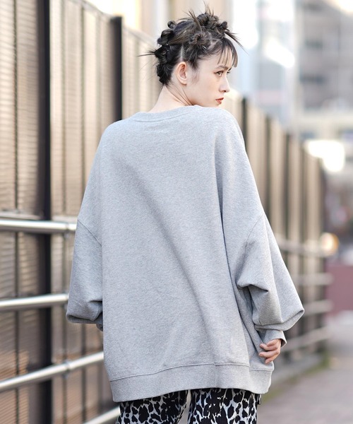 X-girl(エックスガール)の「CURSIVE LOGO OVERSIZED SWEAT TOP(スウェット・レディース・ライトブルー/ブラック/アッシュ・ONE SIZE)」の18枚目の写真