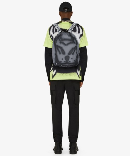 GIVENCHY(ジバンシイ)の「カバー付き タグエフェクト ドッグプリント エッセンシャル U バックパック(バックパック/リュック・メンズ・グレー・ONE SIZE)」の6枚目の写真