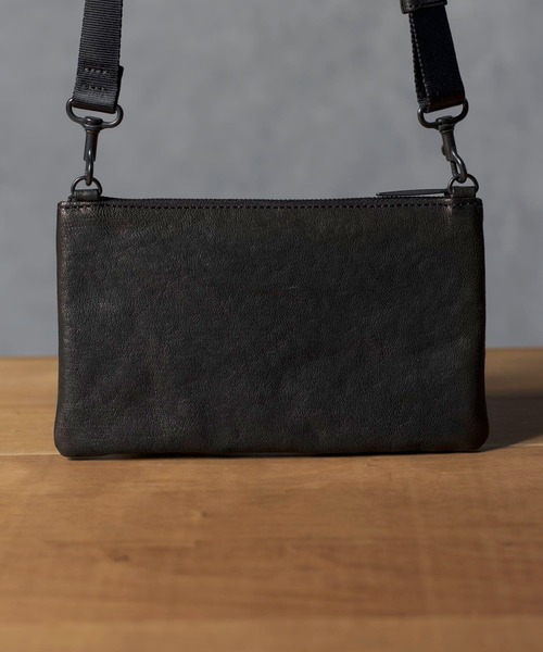 PATRICK STEPHAN（パトリックステファン）の「PATRICK STEPHAN パトリックステファン / Leather long wallet fold ’minimal' shine 2 ソフトシープスキンレザーロングウォレット ショルダーバッグ サコッシュ / 183ABG18（ショルダーバッグ・メンズ・ブラック×シルバー/ブラック×ブラック/グレー系その他/オリーブ/ライトブラウン・FREE）」の9枚目の写真