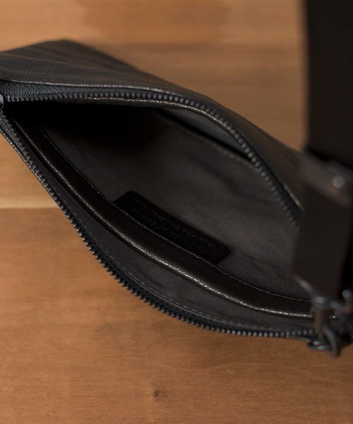 PATRICK STEPHAN（パトリックステファン）の「PATRICK STEPHAN パトリックステファン / Leather long wallet fold ’minimal' shine 2 ソフトシープスキンレザーロングウォレット ショルダーバッグ サコッシュ / 183ABG18（ショルダーバッグ・メンズ・ブラック×シルバー/ブラック×ブラック/グレー系その他/オリーブ/ライトブラウン・FREE）」の10枚目の写真