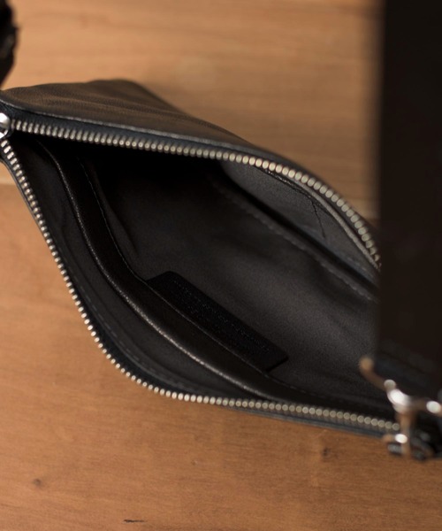 PATRICK STEPHAN（パトリックステファン）の「PATRICK STEPHAN パトリックステファン / Leather long wallet fold ’minimal' shine 2 ソフトシープスキンレザーロングウォレット ショルダーバッグ サコッシュ / 183ABG18（ショルダーバッグ・メンズ・ブラック×シルバー/ブラック×ブラック/グレー系その他/オリーブ/ライトブラウン・FREE）」の19枚目の写真