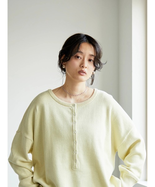 AMERICAN HOLIC（アメリカンホリック）の「ヘンリーネックニットプルオーバー（ニット/セーター・レディース・ネイビー/サックスブルー/アイボリー/イエロー・M/L）」の21枚目の写真