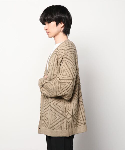 Revo.(レボ)の「ジャガード編み ネイティブ柄 カーディガン(カーディガン/ボレロ・メンズ・ブラック系その他/ブラック/ベージュ/ベージュ系その他・1/2)」の18枚目の写真