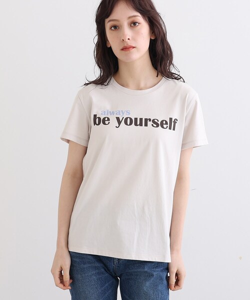 INDIVI（インディヴィ）の「◆【コットン100%】メッセージロゴTシャツ（Tシャツ/カットソー・レディース・ホワイト/チャコールグレー/ライトブルー/ライトベージュ・38/34/05/15 /13/19）」の6枚目の写真