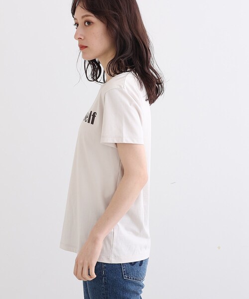 INDIVI（インディヴィ）の「◆【コットン100%】メッセージロゴTシャツ（Tシャツ/カットソー・レディース・ホワイト/チャコールグレー/ライトブルー/ライトベージュ・38/34/05/15 /13/19）」の7枚目の写真