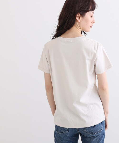 INDIVI（インディヴィ）の「◆【コットン100%】メッセージロゴTシャツ（Tシャツ/カットソー・レディース・ホワイト/チャコールグレー/ライトブルー/ライトベージュ・38/34/05/15 /13/19）」の8枚目の写真
