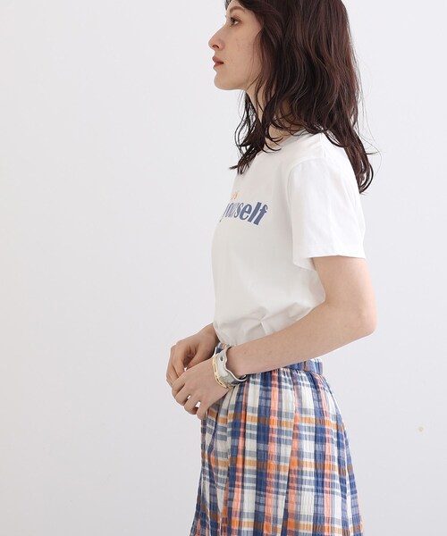 INDIVI（インディヴィ）の「◆【コットン100%】メッセージロゴTシャツ（Tシャツ/カットソー・レディース・ホワイト/チャコールグレー/ライトブルー/ライトベージュ・38/34/05/15 /13/19）」の17枚目の写真