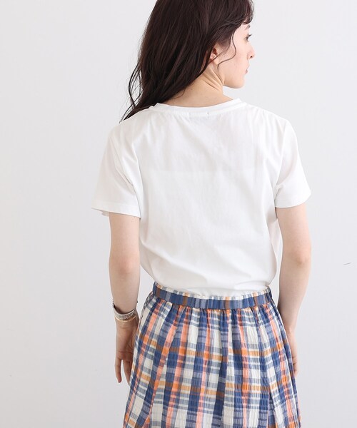 INDIVI（インディヴィ）の「◆【コットン100%】メッセージロゴTシャツ（Tシャツ/カットソー・レディース・ホワイト/チャコールグレー/ライトブルー/ライトベージュ・38/34/05/15 /13/19）」の18枚目の写真