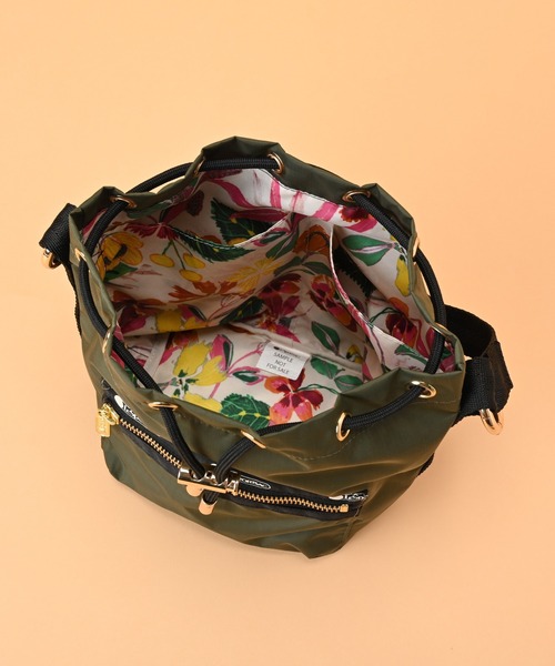 LeSportsac(レスポートサック)の「【×LeSportsac】ARIA CROSSBODY RIBB(ショルダーバッグ・レディース・カーキ/ブラック・FREE)」の8枚目の写真