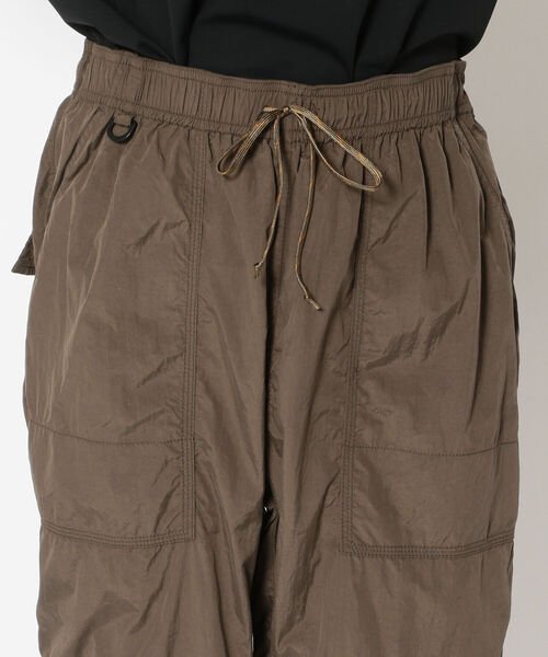 AVIREX（アヴィレックス）の「ナイロン タフタ イージー ベイカー パンツ / NYLON TAFFETA EASY BEKER PANTS / アヴィレックス / AVIREX（その他パンツ・メンズ・ブラック/ネイビー/モカ・LARGE/MEDIUM/X-LARGE/XX-LARGE）」の6枚目の写真