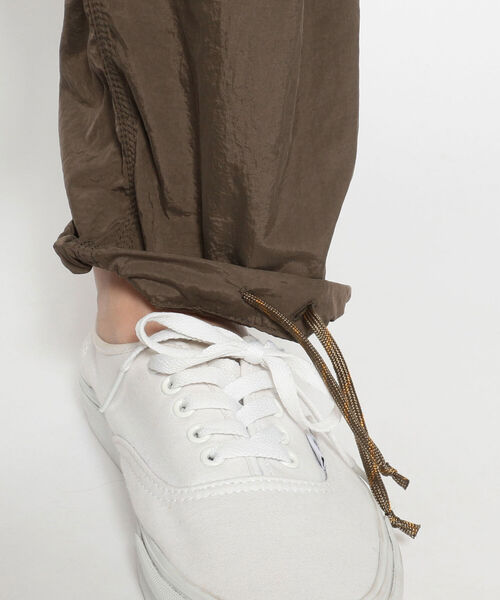 AVIREX（アヴィレックス）の「ナイロン タフタ イージー ベイカー パンツ / NYLON TAFFETA EASY BEKER PANTS / アヴィレックス / AVIREX（その他パンツ・メンズ・ブラック/ネイビー/モカ・LARGE/MEDIUM/X-LARGE/XX-LARGE）」の11枚目の写真