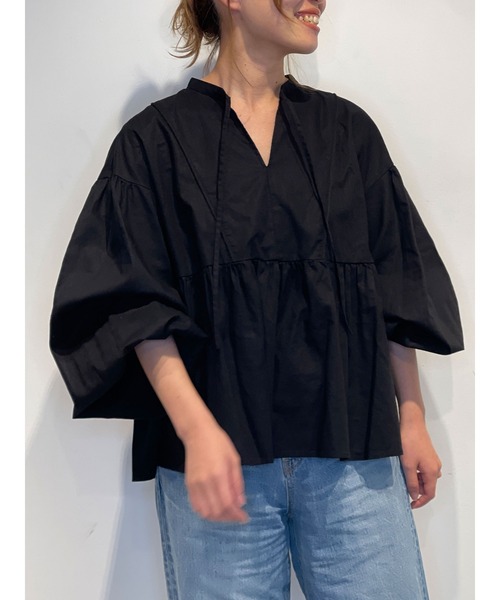 Ungrid(アングリッド)の「スリーブボリュームデザインブラウス(シャツ/ブラウス・レディース・オフホワイト/グリーン/ブラック/ライトブルー/スモークピンク/ライトイエロー・マルチサイズ)」の2枚目の写真