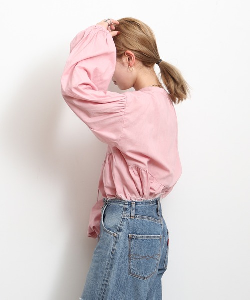 Ungrid(アングリッド)の「スリーブボリュームデザインブラウス(シャツ/ブラウス・レディース・オフホワイト/グリーン/ブラック/ライトブルー/スモークピンク/ライトイエロー・マルチサイズ)」の15枚目の写真