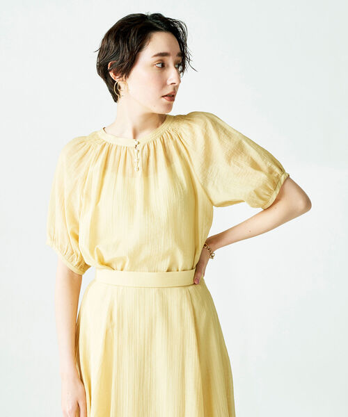 NOLLEY’S Sophi（ノーリーズソフィ）の「◇【WEB限定】カラミワッシャー2WAYパール釦ブラウス（シャツ/ブラウス・レディース・ライトブルー/ブラック/イエロー/ブルー/ラベンダー・38）」の19枚目の写真