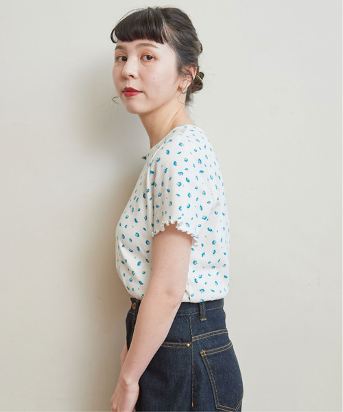 CHILD WOMAN(チャイルドウーマン)の「フライス小花プリント 半袖プルオーバー(Tシャツ/カットソー・レディース・アイボリー/ブルー・FREE)」の3枚目の写真