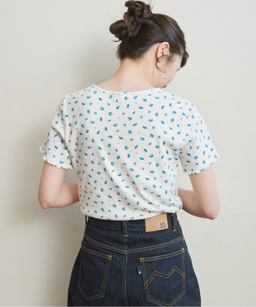CHILD WOMAN(チャイルドウーマン)の「フライス小花プリント 半袖プルオーバー(Tシャツ/カットソー・レディース・アイボリー/ブルー・FREE)」の4枚目の写真