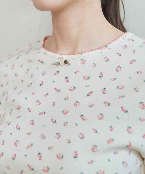 CHILD WOMAN(チャイルドウーマン)の「フライス小花プリント 半袖プルオーバー(Tシャツ/カットソー・レディース・アイボリー/ブルー・FREE)」の22枚目の写真