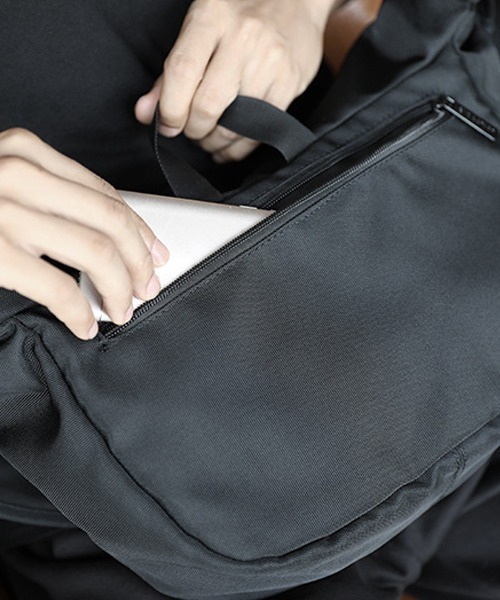 Fun & Daily（ファンアンドデイリー）の「Nylon Messenger Bag（ショルダーバッグ・メンズ・ブラック・FREE）」の5枚目の写真