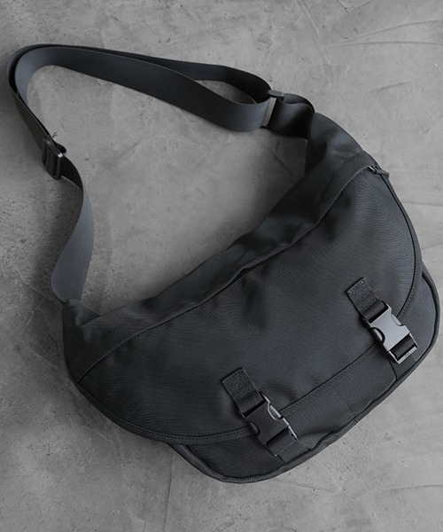 Fun & Daily（ファンアンドデイリー）の「Nylon Messenger Bag（ショルダーバッグ・メンズ・ブラック・FREE）」の6枚目の写真