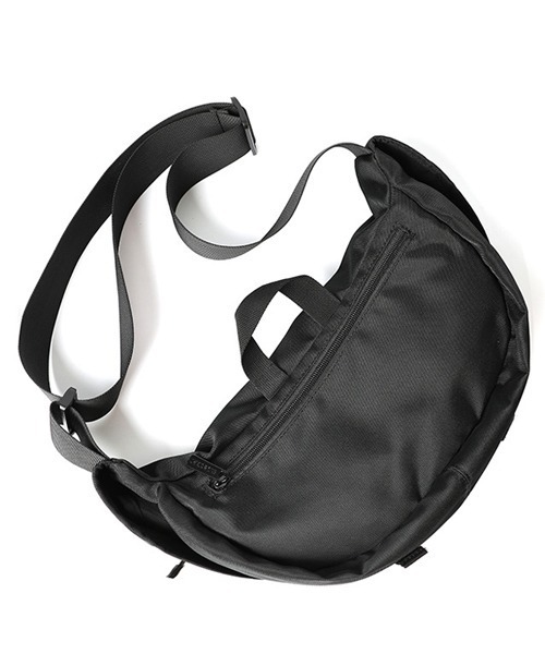 Fun & Daily（ファンアンドデイリー）の「Nylon Messenger Bag（ショルダーバッグ・メンズ・ブラック・FREE）」の7枚目の写真