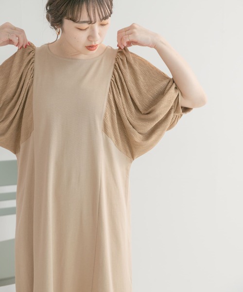 ITEMS URBANRESEARCH（アイテムズ アーバンリサーチ）の「ソデドッキングワンピース（ワンピース・レディース・ブラック/ベージュ/ブルー・FREE）」の2枚目の写真