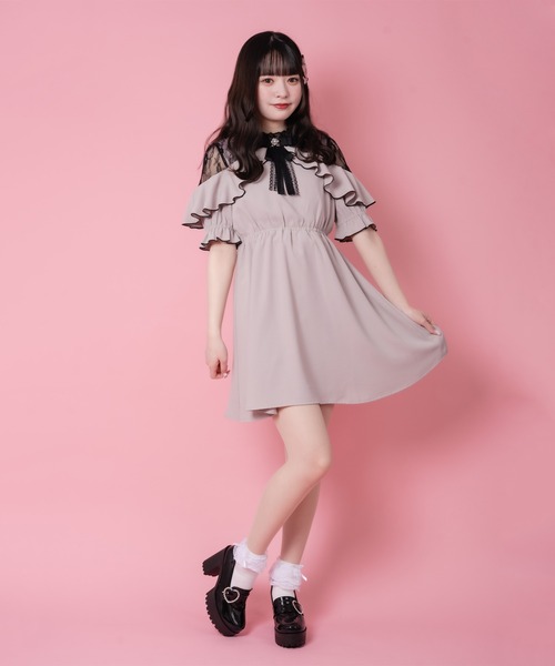 ROJITA（ロジータ）の「肩レースブローチ付きワンピース