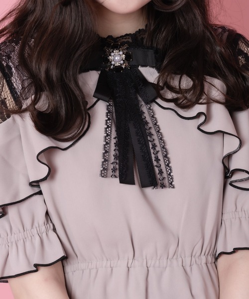 ROJITA（ロジータ）の「肩レースブローチ付きワンピース