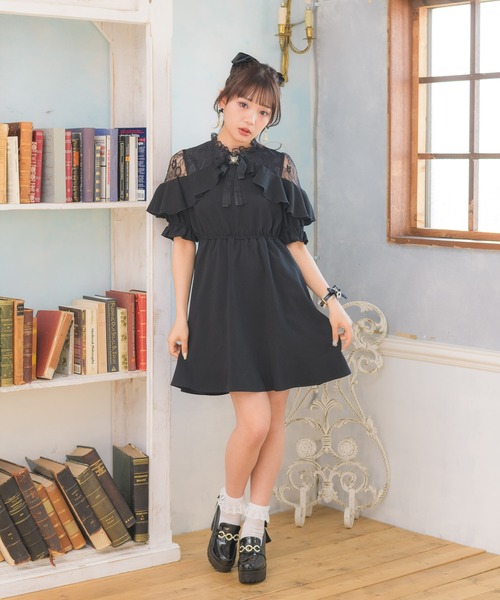 ROJITA 肩レースブローチ付き半袖ワンピース　明日カノ ゆあてゃ ROJITA（ロジータ）の「肩レースブローチ付きワンピース（ワンピース