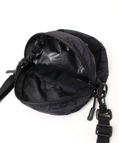 Manhattan Portage（マンハッタンポーテージ）の「Greenway Mini-Shoulder Bag Ripstop Nylon（ショルダーバッグ・メンズ・ブラック・X-SMALL）」の19枚目の写真