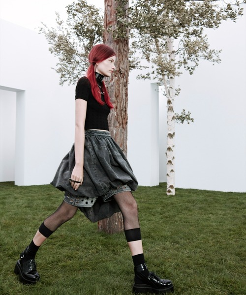 WE11DONE（ウェルダン）の「BLACK SHORT-SLEEVED FITTED KNIT TOP（ニット/セーター・レディース・ブラック・S/M）」の2枚目の写真
