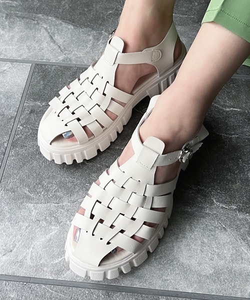 AMOUR BOX(アムールボックス)の「トラックソールグルカサンダル(サンダル・レディース・ブラック/ホワイト・36/37/38/39/40)」の2枚目の写真